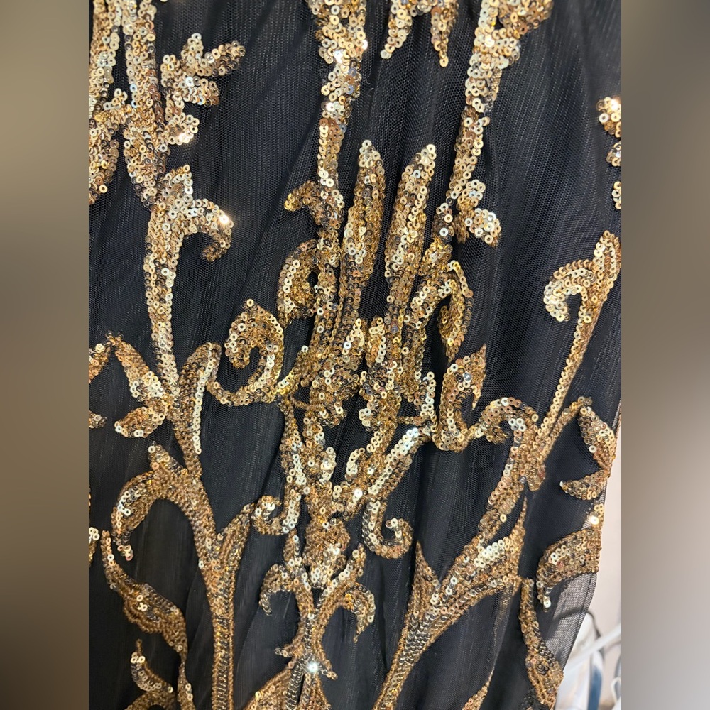 Jovani Black & Gold Sequin Plunging Neckline Fitted Gown Size 4 Prom Formal - Picture 8 of 11